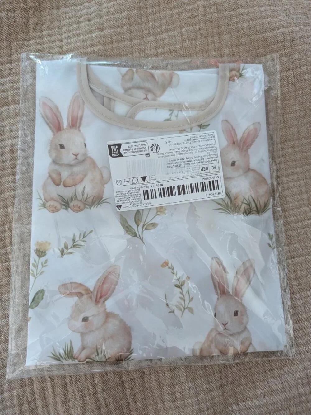 New long-sleeve baby bib / smock bib, bunny pattern